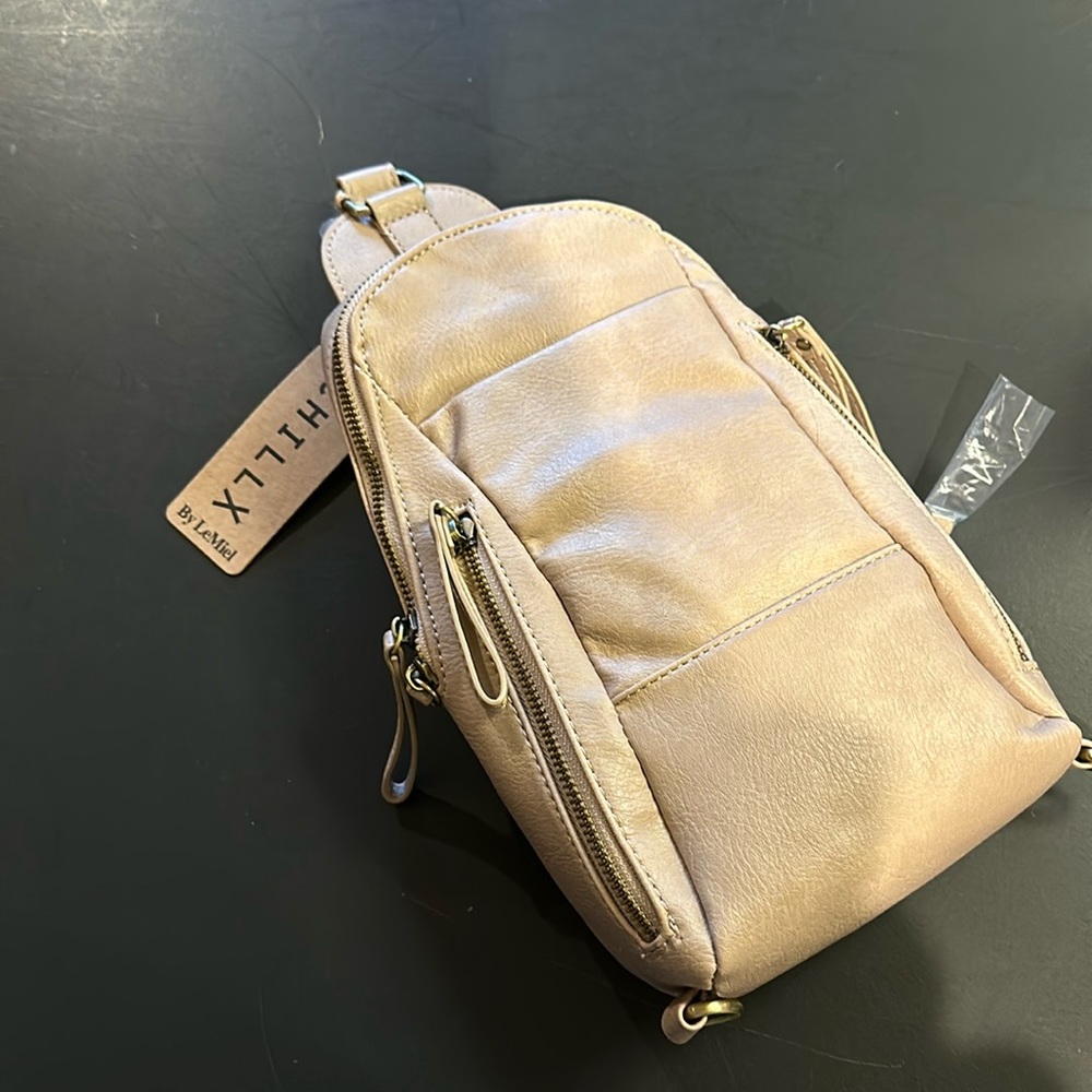 Chillin cross body bag